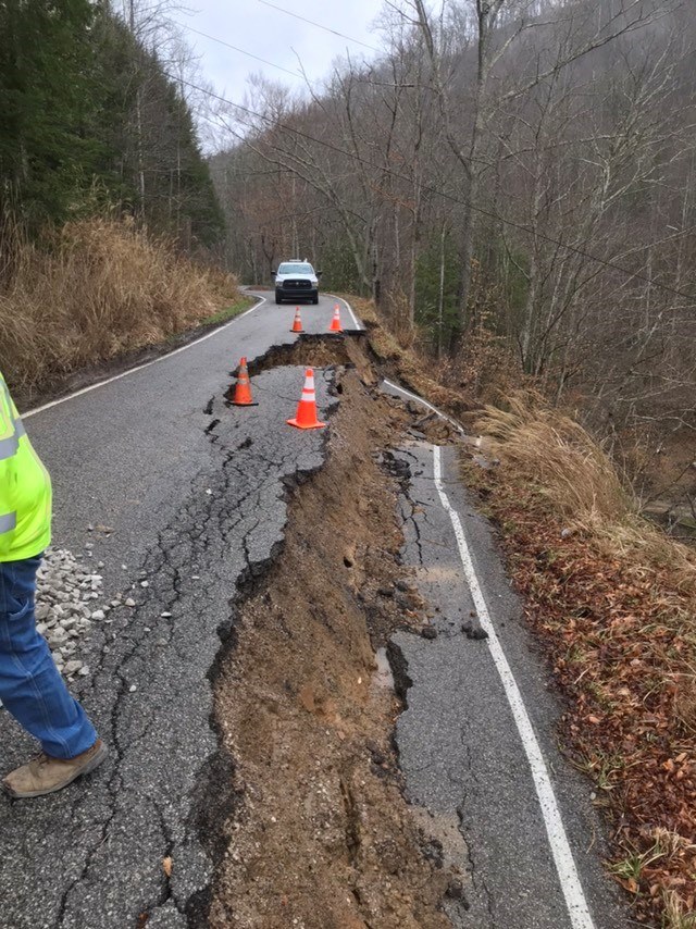 KY 3351 pavement break