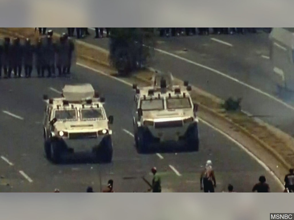 Venezuelan crowds clash with Military / Police