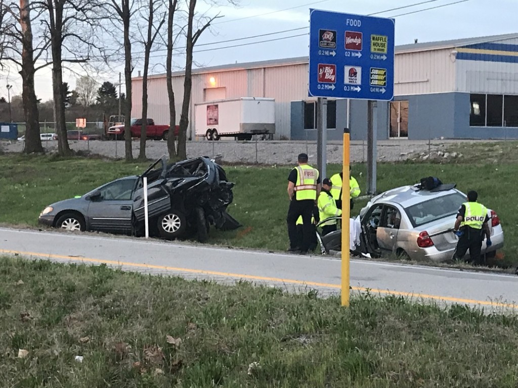 Driver struck abandoned minivan and died on I75 at the 90A exit