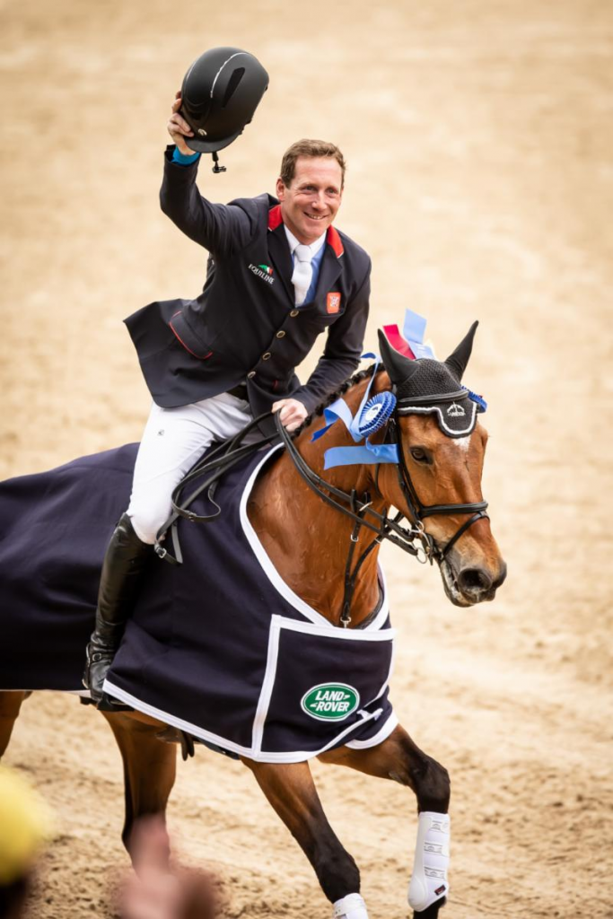 Great Britain's Oliver Townend and Cooley Master Class defended their title at the Land Rover Kentucky Three-Day Event presented by MARS EQUESTRIAN.  Mackenzie Clark for Red Bay Photo