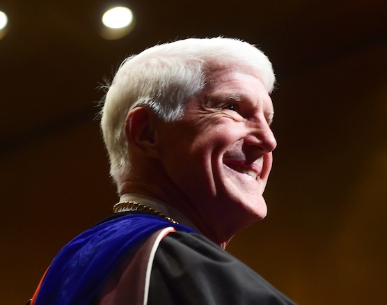 President of Centre College announces he's retiring.