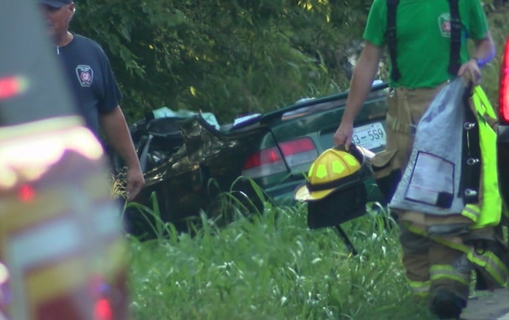 One killed in Scott County crash on Leestown Road.