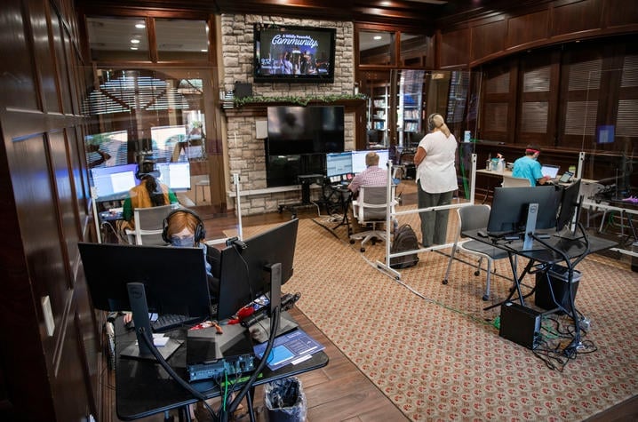 Contact tracers working in the Boone Center. Pete Comparoni | UK Photo.