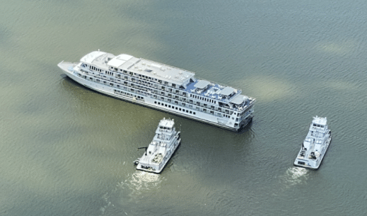 Riverboat 'American Jazz' stuck on sandbar on Lake Barkley 7-8-21