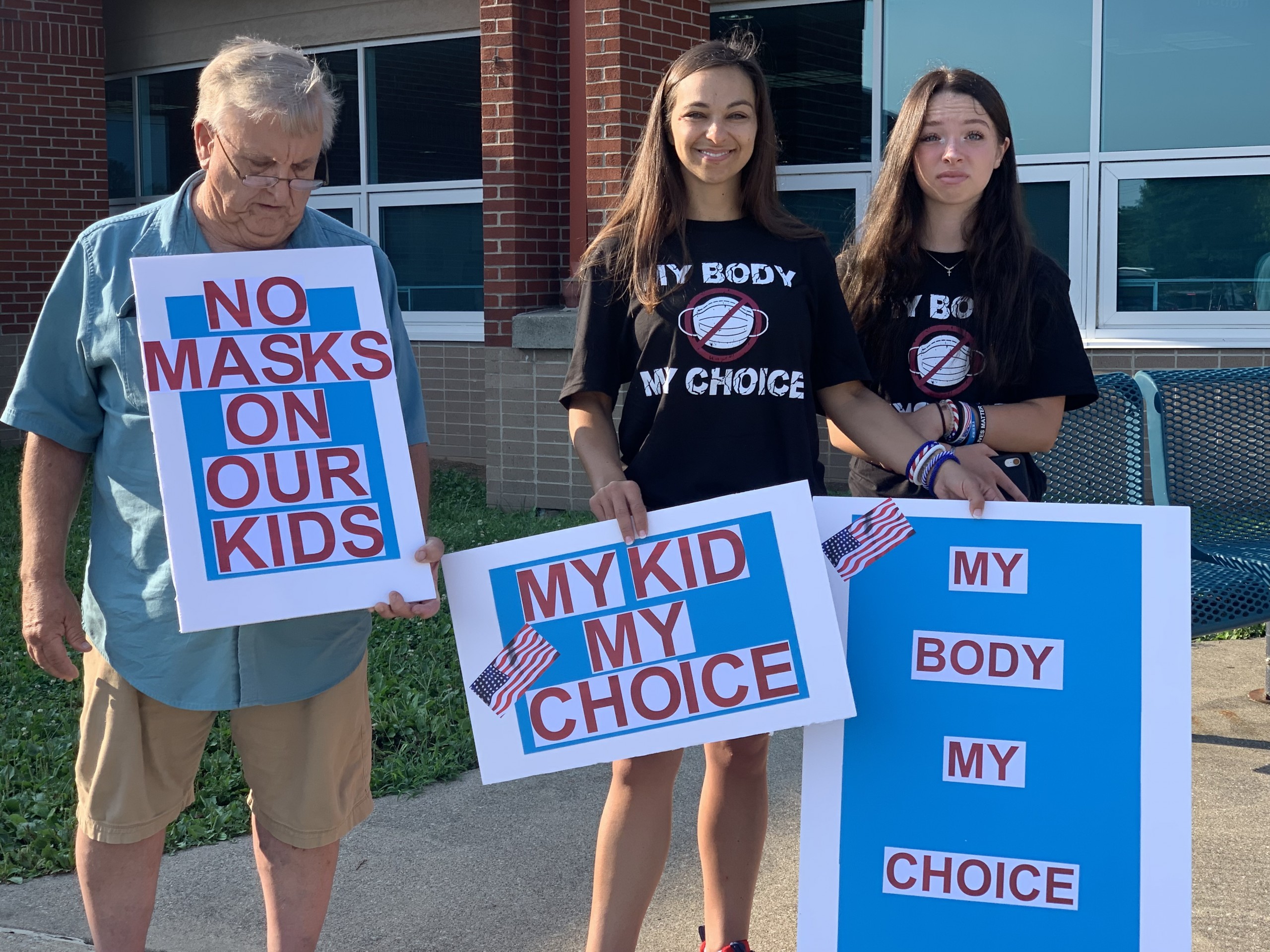 Small Group Gathers To Protest Mask Requirement In Jessamine County Schools - Abc 36 News
