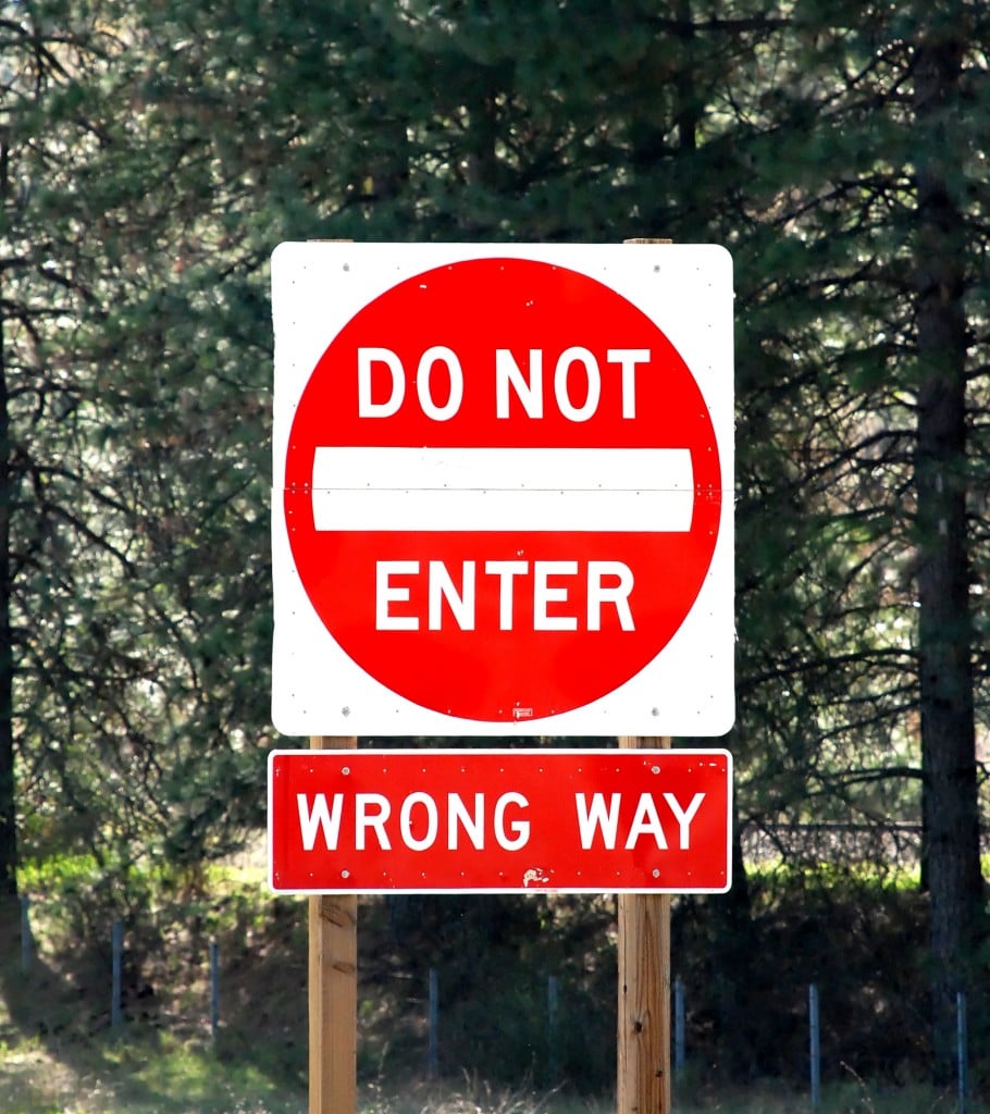 Do Not Enter/Wrong Way sign