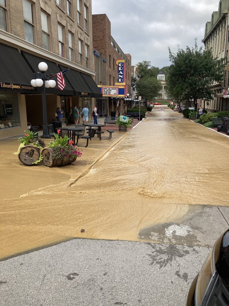 Water leak in downtown Frankfort around St. Claire and W. Main Street 9-21-21