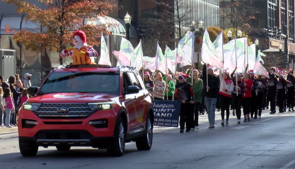 Lexington Tn Christmas Parade 2022 Many Participate In Annual Lexington Downtown Christmas Parade - Abc 36 News