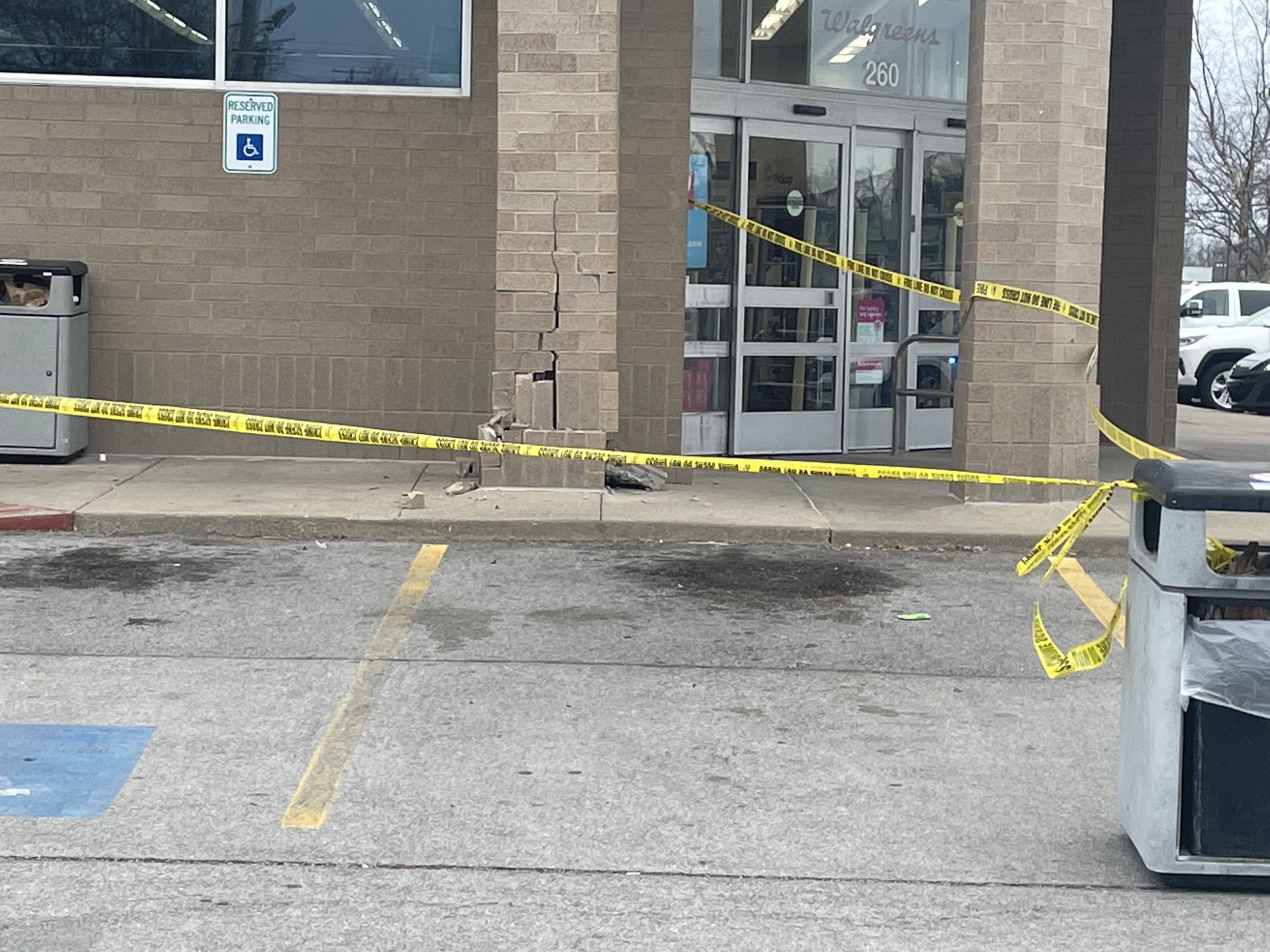 Car crashes into pillar outside main entrance of a Walgreens - WTVQ