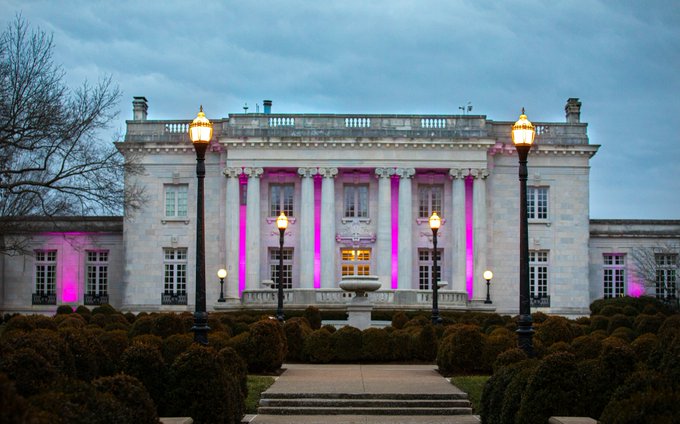 Governors Mansion Franfort March 2020 Lit In Purple