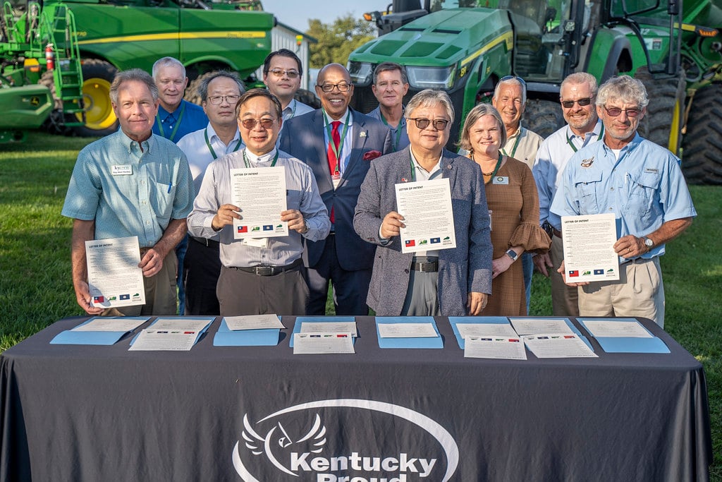 Members of Kentucky corn and soybean associations and the Kentucky Department of Agriculture joined representatives from the Republic of China (Taiwan) at an event Friday to sign Letters of Intent for Taiwan to purchase corn and soybean products from United States farmers over the next two years