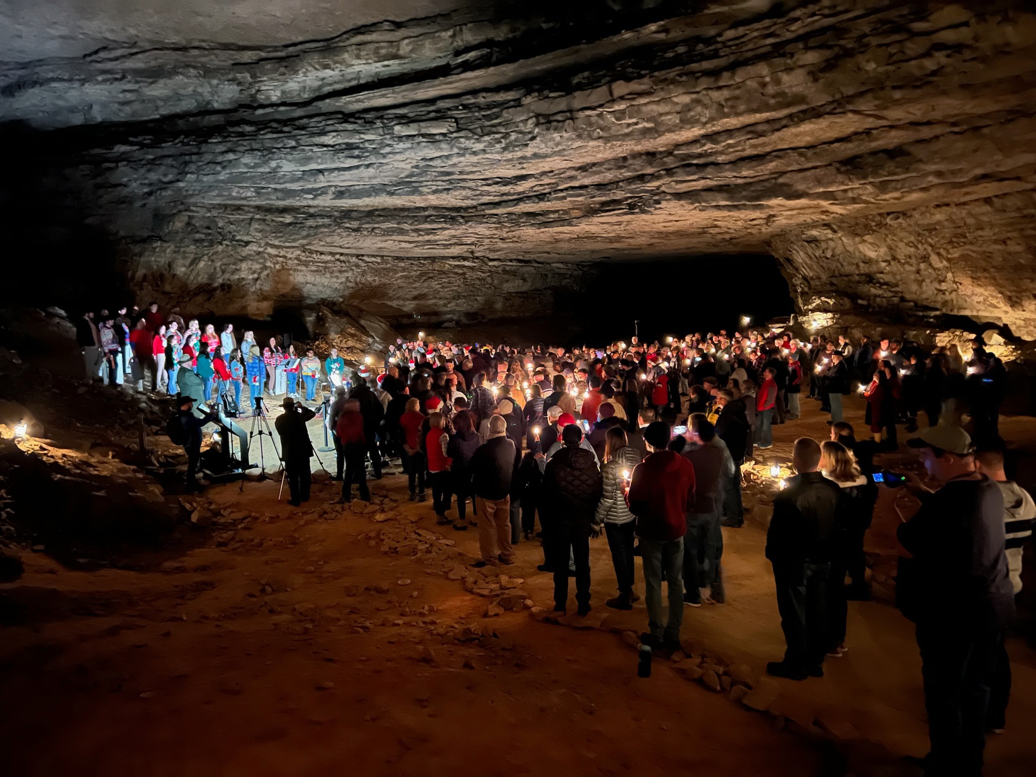 Over 700 show for annual Mammoth Cave National Park 'Cave Sing'