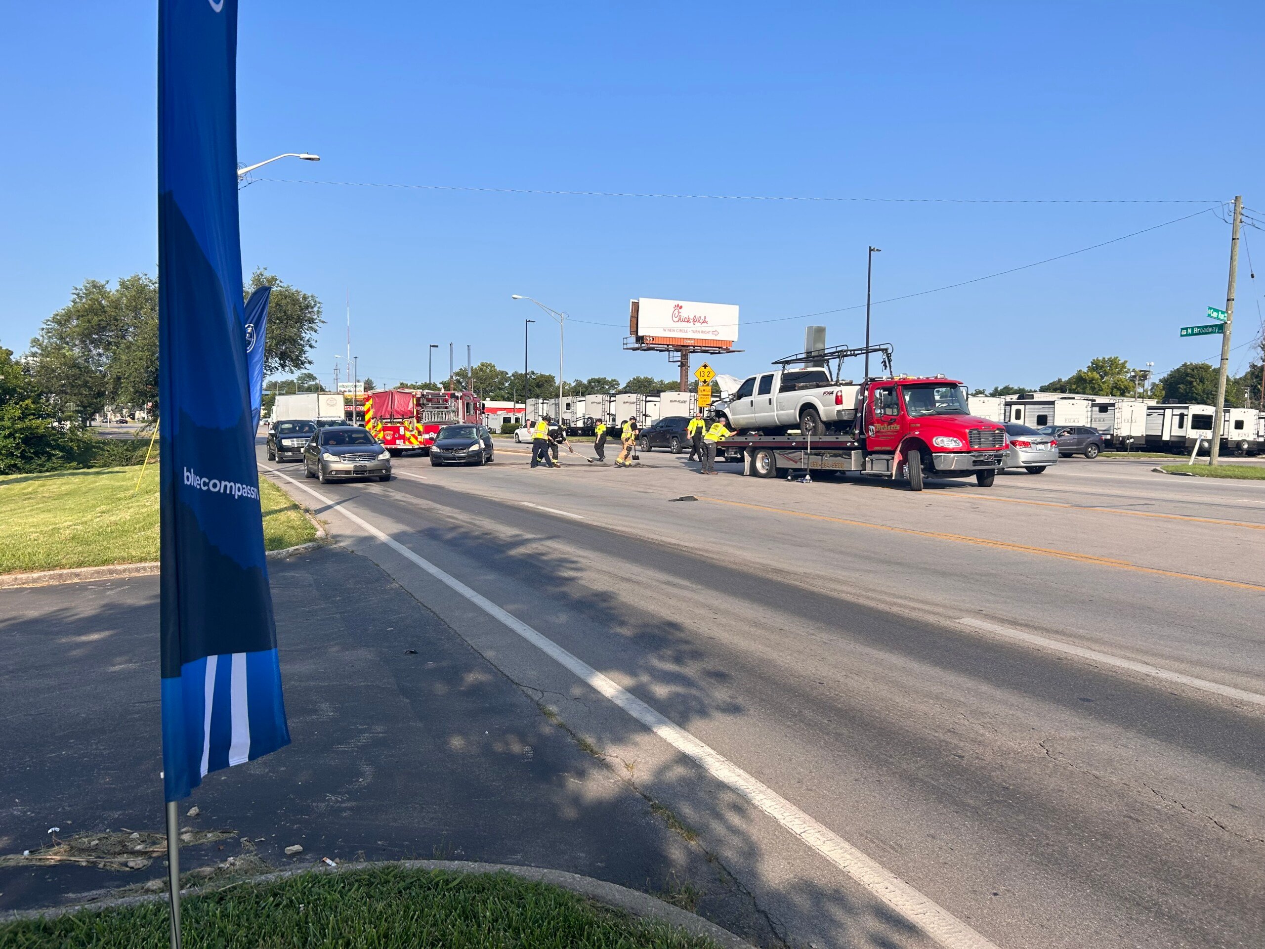 All lanes on North Broadway at Cane Run Road shut down for crash