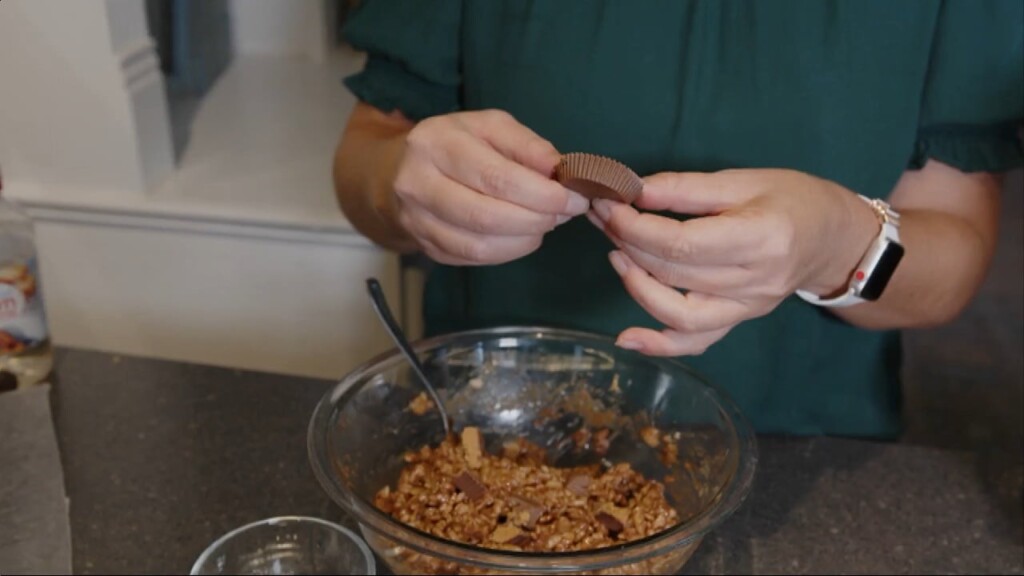 Mom2mom: Easy No Bake Reese's Cookies