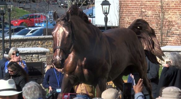 Secretariat Sculpture