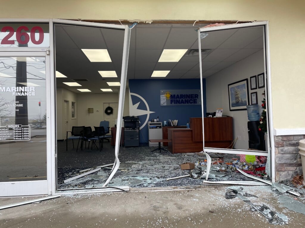 Car crashes through Mariner Finance building (Raime Cohen/WTVQ)
