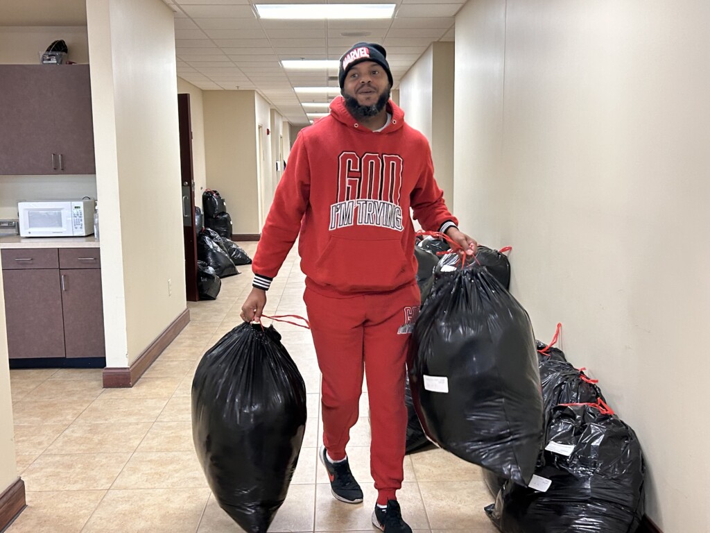 Devine Carama loads coats into vehicles (Dylan Scheid/WTVQ)