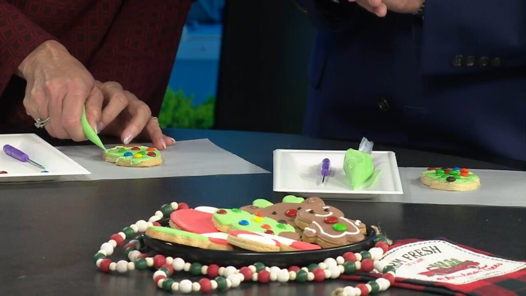 Doug Lyssa And Jeff Do Cookie Decorating With The Traveling Cupcake