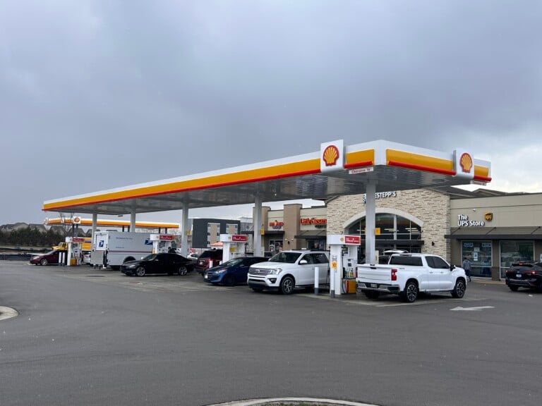 Shell gas station on Newtown Center Way (Dylan Scheid/WTVQ)