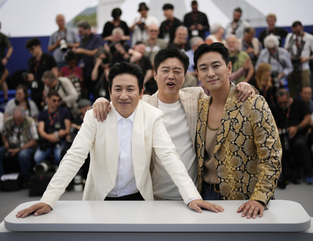 Lee Sun Kyun Kim Hee Won Ju Ji Hoon