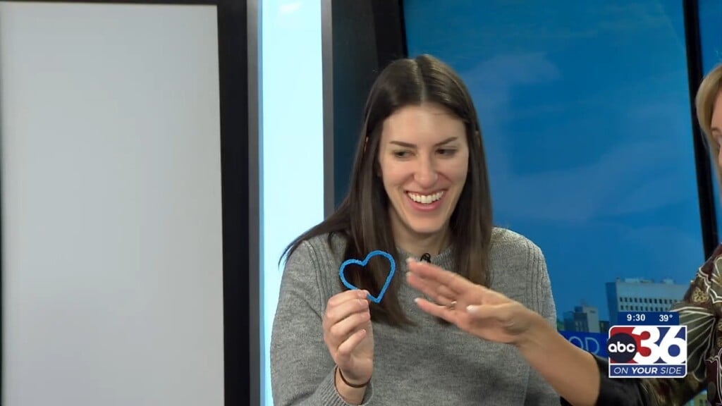 The Explorium's Mary Franey Gives Doug And Lyssa Hands On Experience With 3d Pens!