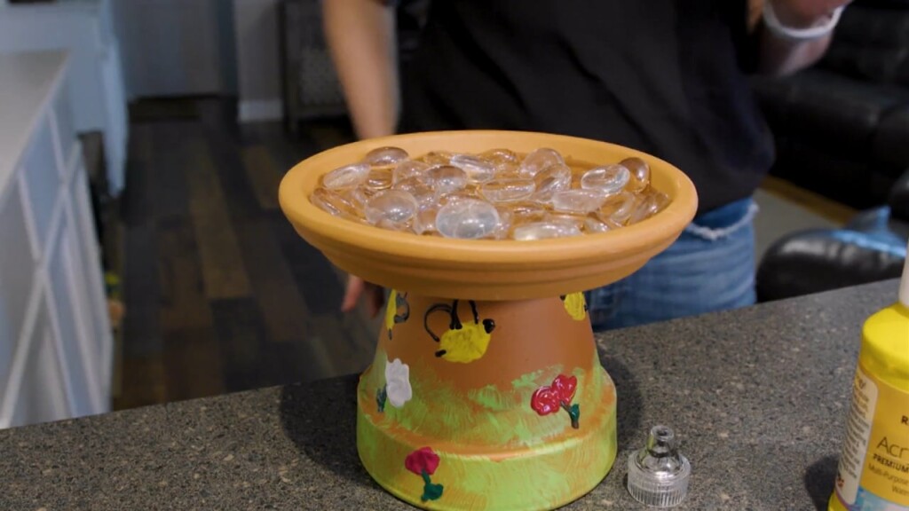 Mandy Williamson Shows Us How To Make A Bee Bath For Your Garden On Mom To Mom