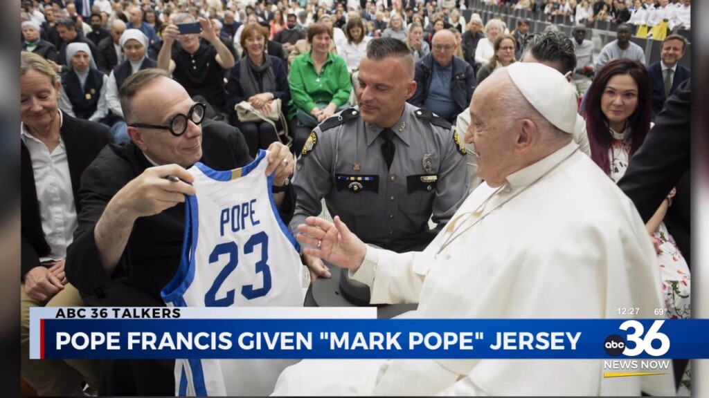 Lexington Priest Presents Kentucky "mark Pope" Jersey To Pope Francis