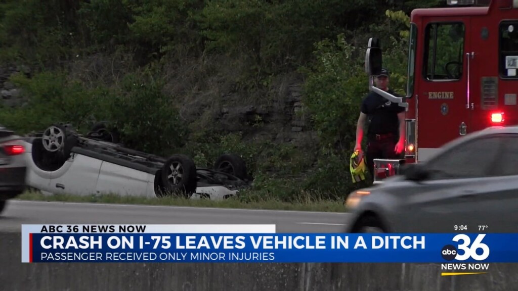 Early Morning Accident On Northbound I 75 Leaves One Car In A Ditch