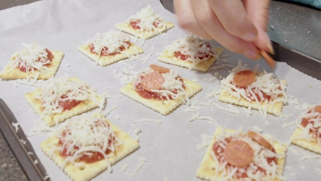 Mom To Mom Saltine Cracker Pizza Bites
