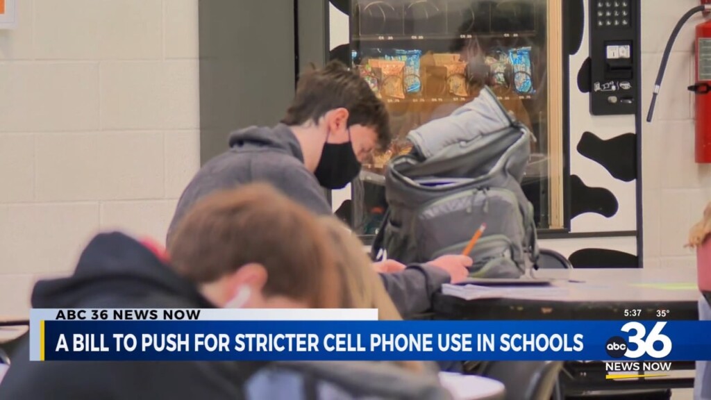 Bill Pushes For Stricter Cell Phone Use In Schools