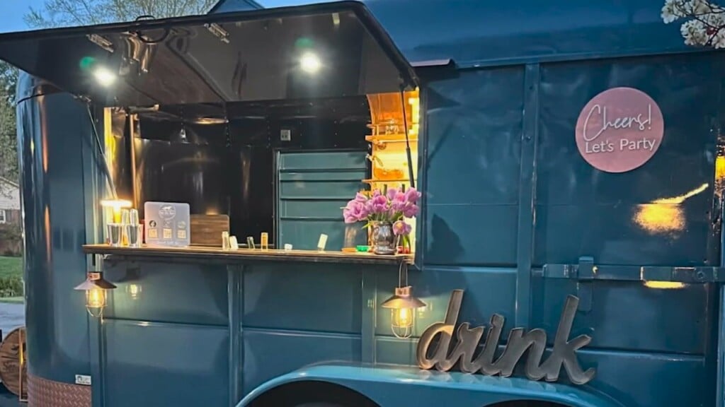Traveling With Teri: "set The Bar" Mobile Bar Company