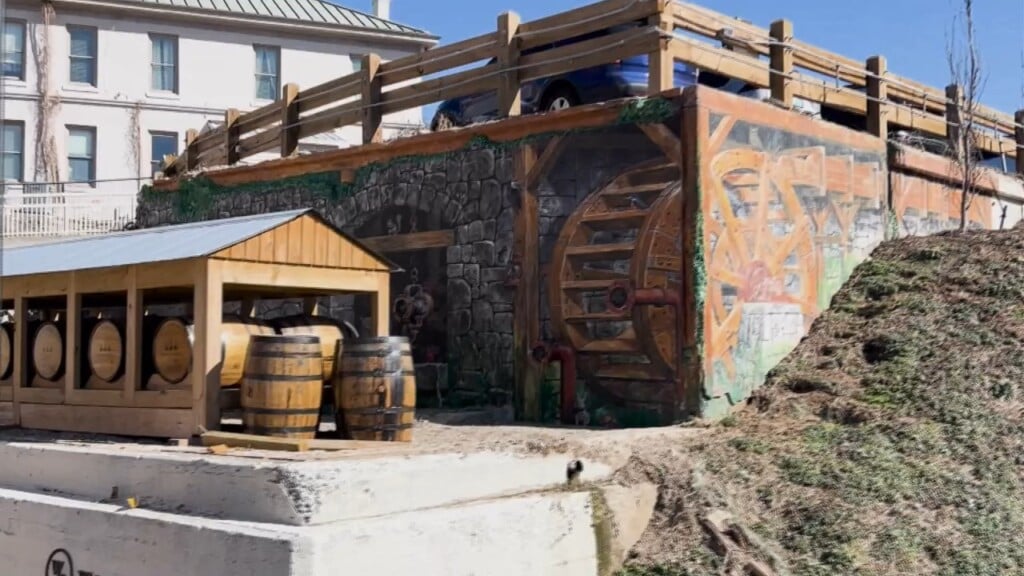 Traveling With Teri: Woodford Reserve Grassy Springs Mural