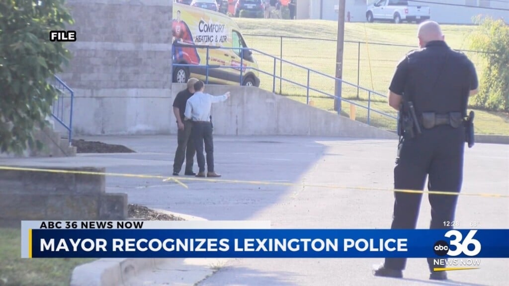 Mayor Gorton Recognizes Lexington Police