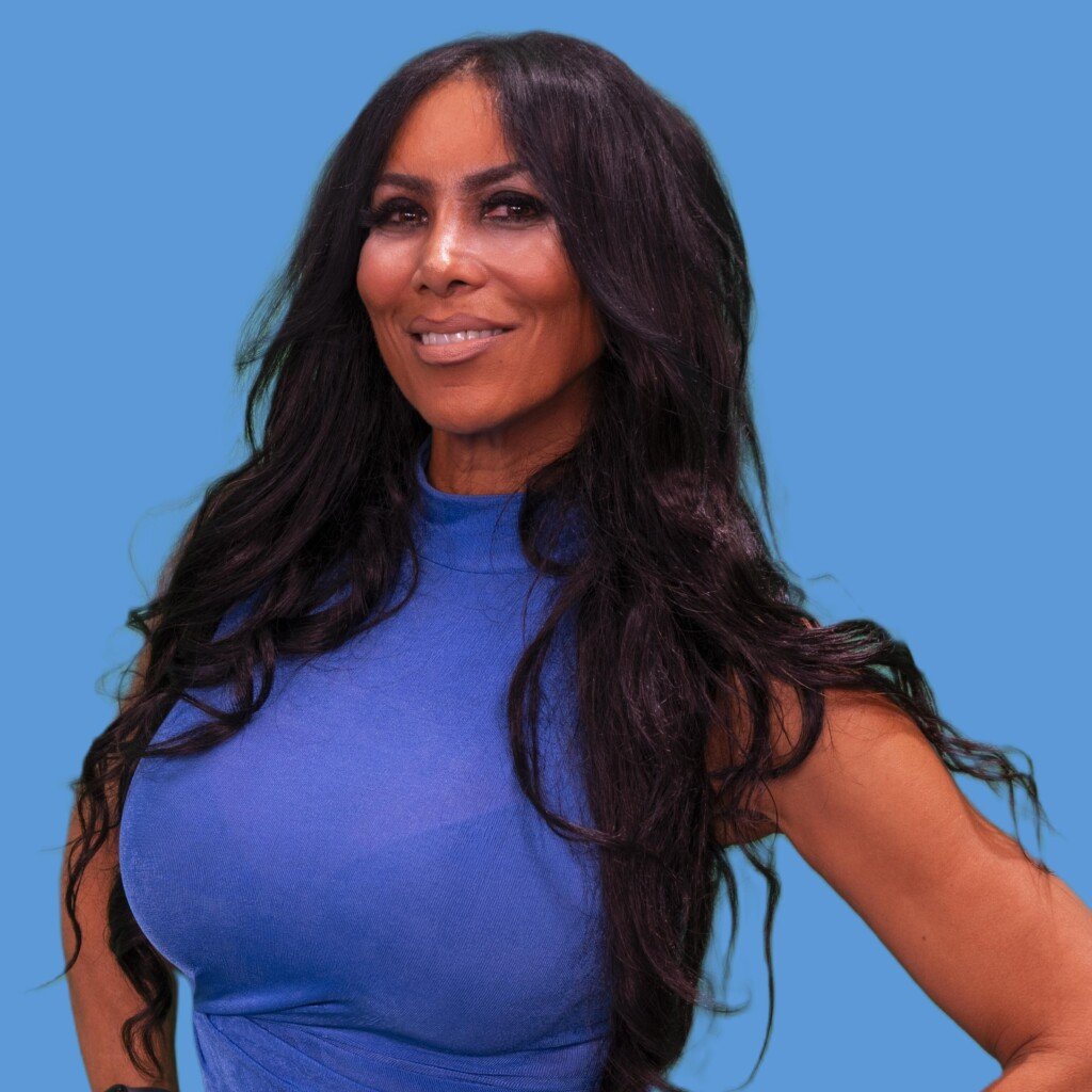 2025 Alena Neves Headshot Square