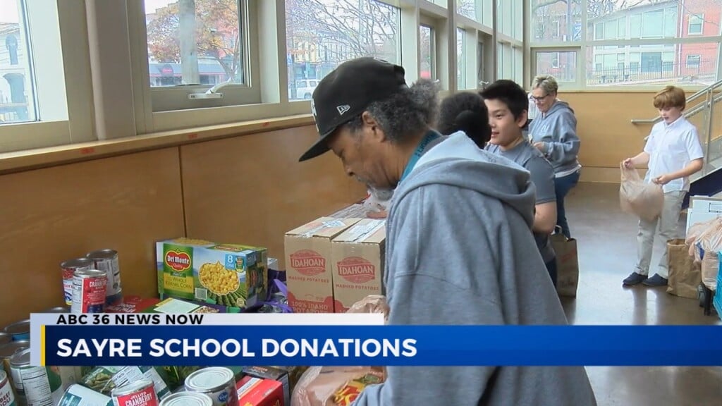 Sayre School And Lighthouse Ministries Provide Thanksgiving Meals And Socks In Lexington