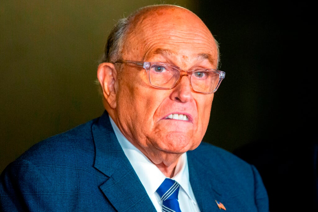 Giuliani Returns To Show