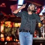 Luke Bryan Kicks Off Vegas Residency To Capacity Crowd, Adds More Dates