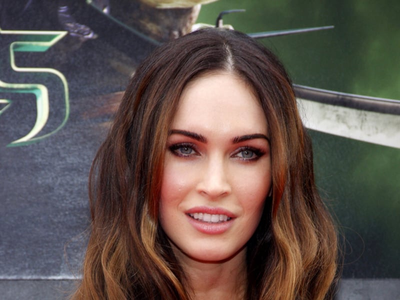Megan Fox Cuts A Hole In Her Designer Jumpsuit To Have Sex With Machine Gun Kelly