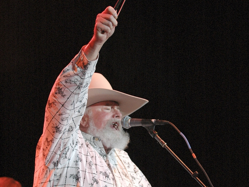 Charlie Daniels’ Gravesite Vandalized