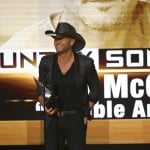 Singer Tim Mcgraw Accepts The Award For Favorite Country Song At The 2016 American Music Awards In Los Angeles