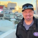 Garth Sells Vegas 735x413