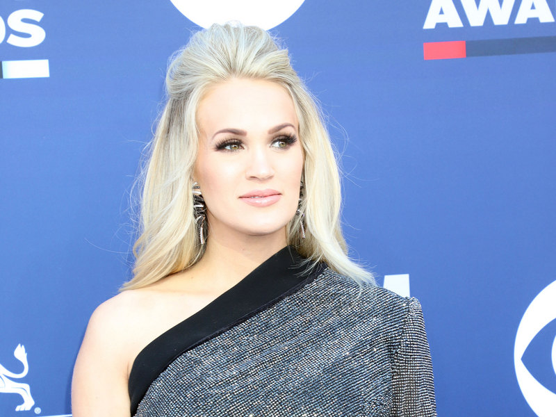 Carrie Underwood Describes A Perfect Christmas