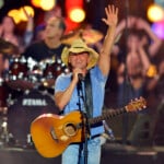 Kenny Chesney Performs During The 2015 Cmt Awards In Nashville