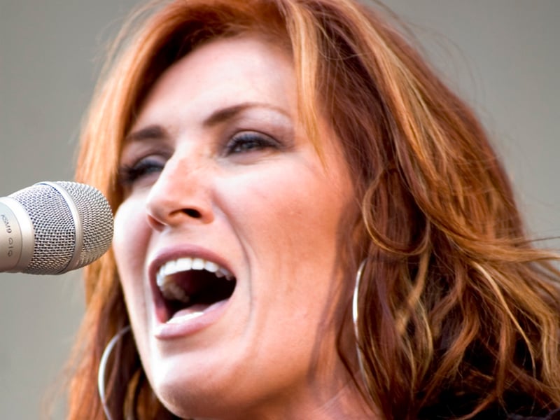Jo Dee Messina To Release Greatest Hits On Vinyl