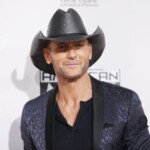 Tim Mcgraw Arrives At The 2016 American Music Awards In Los Angeles