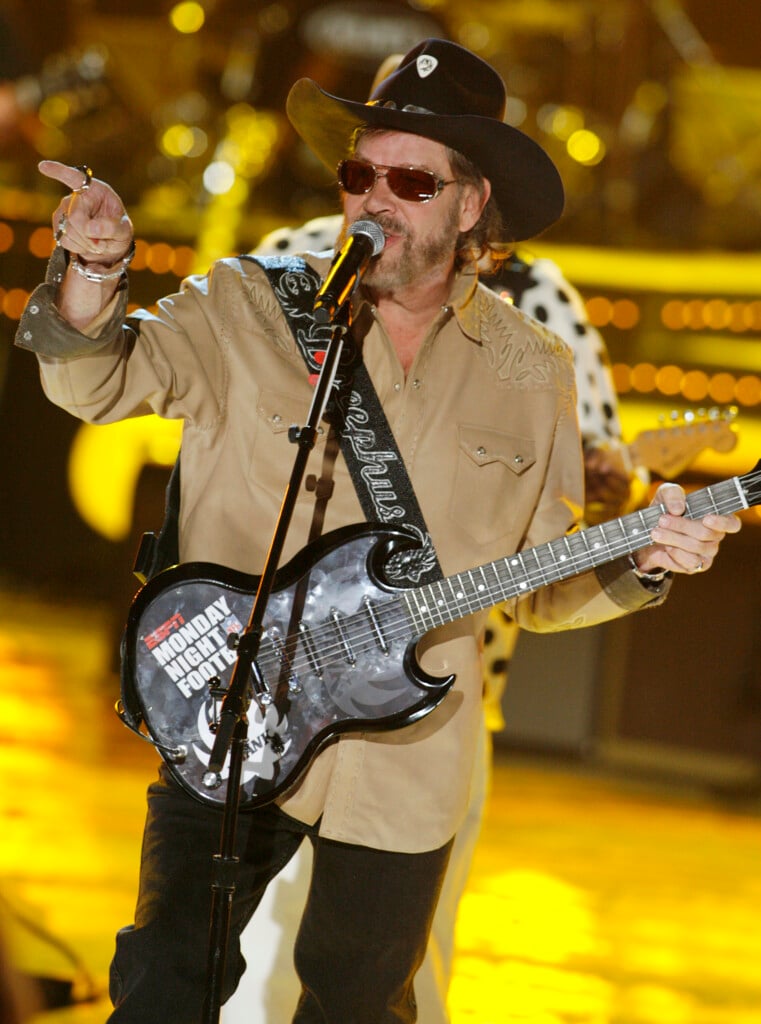 Williams Performs On Stage During The Finale At The Taping Of Country Music Television's Special "cmt Giants" In Los Angeles