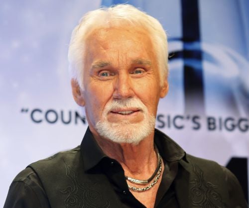 Kenny Rogers Poses Backstage After Accepting The Willie Nelson Lifetime Achievement Award At The 47th Country Music Association Awards In Nashville