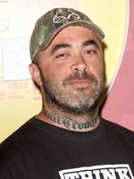 Aaron Lewis Of Staind Postpones Solo Concerts To Get Vocal Rest