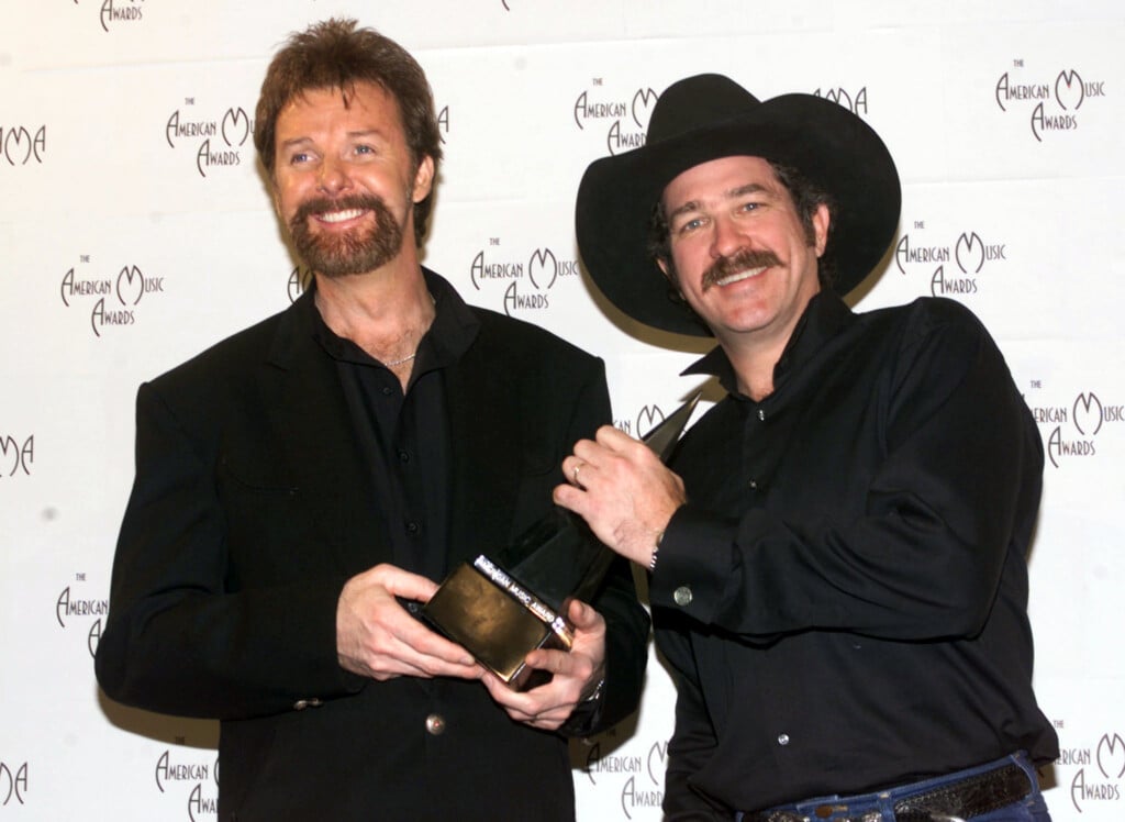 Ronnie Dunn (l) And Kix Brooks Of Brooks And Dunn Hold Their Award For Favorite Country Band, Duo Or..