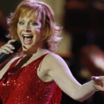 Reba Mcentire Sings At The Taping Of The Cmt Giants In Hollywood